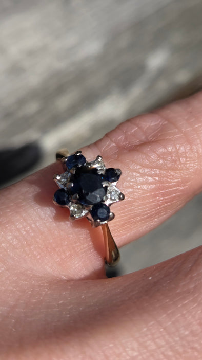 6032 Vintage: 18ct Yellow Gold Blue Sapphire & Diamond Geometric Cluster Ring