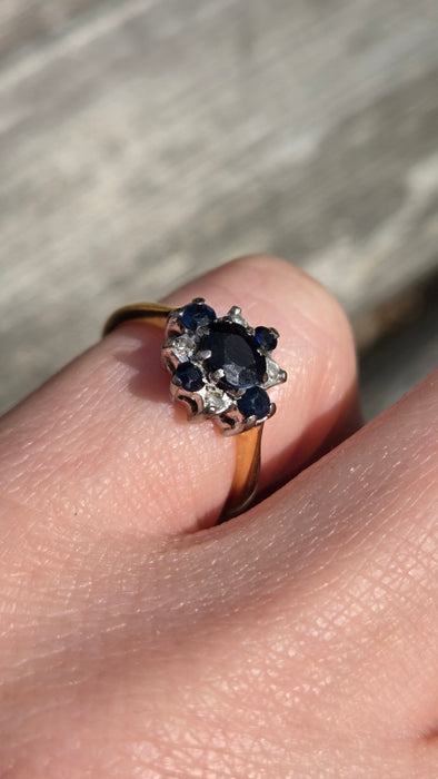 6032 Vintage: 18ct Yellow Gold Blue Sapphire & Diamond Geometric Cluster Ring