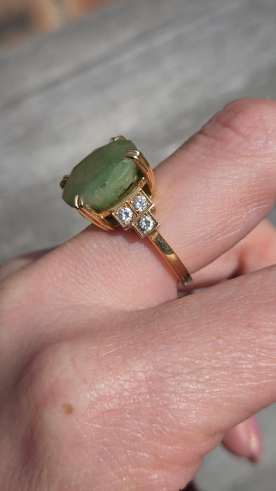 2889: Vintage 18ct Gold Large Cabochon Green Jade (8.18ct) Diamonds Trefoil Set Ring