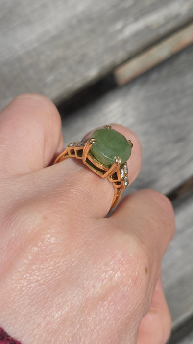2889: Vintage 18ct Gold Large Cabochon Green Jade (8.18ct) Diamonds Trefoil Set Ring