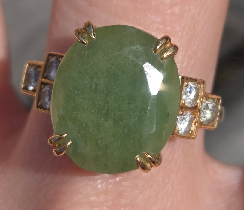 2889: Vintage 18ct Gold Large Cabochon Green Jade (8.18ct) Diamonds Trefoil Set Ring