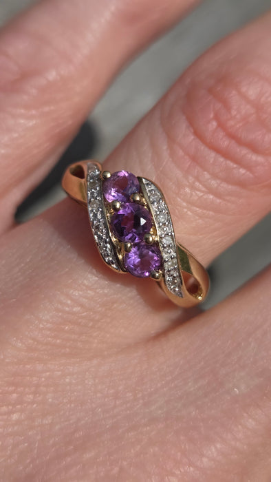 2994: Vintage 9ct Gold Purple Amethyst Trilogy 10 Natural Sparkling Diamonds Ring
