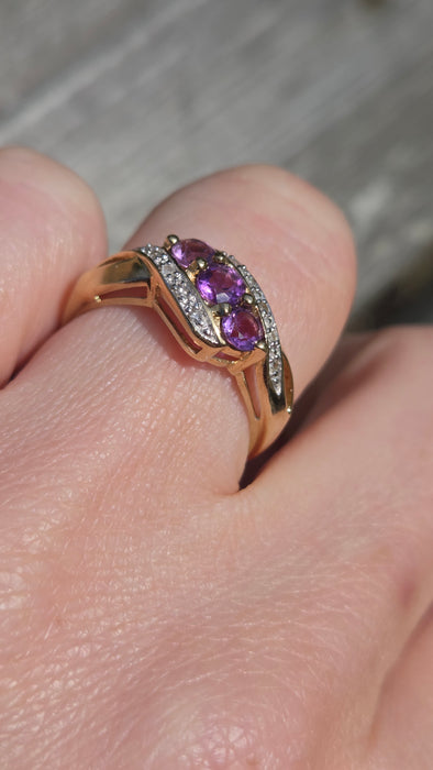 2994: Vintage 9ct Gold Purple Amethyst Trilogy 10 Natural Sparkling Diamonds Ring