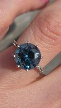 Load image into Gallery viewer, 3001: Vintage 9ct Gold Round Faceted- Cut Blue Topaz Ring
