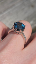 Load image into Gallery viewer, 3001: Vintage 9ct Gold Round Faceted- Cut Blue Topaz Ring

