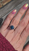 Load image into Gallery viewer, 3001: Vintage 9ct Gold Round Faceted- Cut Blue Topaz Ring
