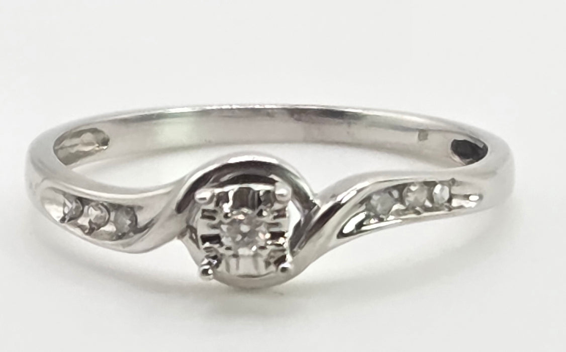 3032 Vintage: 9ct White Gold Seven Diamond Twist Ring