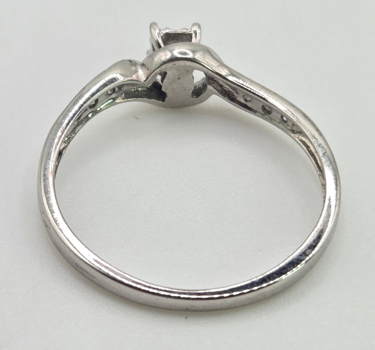 3032 Vintage: 9ct White Gold Seven Diamond Twist Ring