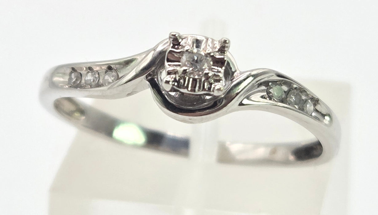 3032 Vintage: 9ct White Gold Seven Diamond Twist Ring