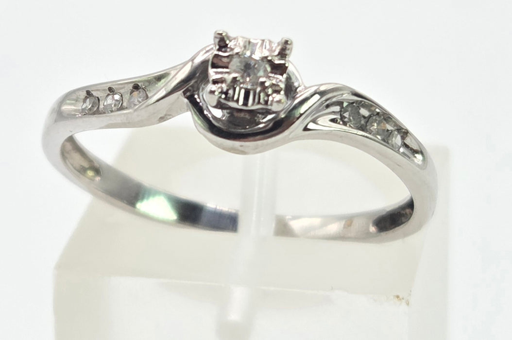 3032 Vintage: 9ct White Gold Seven Diamond Twist Ring