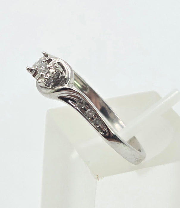 3032 Vintage: 9ct White Gold Seven Diamond Twist Ring