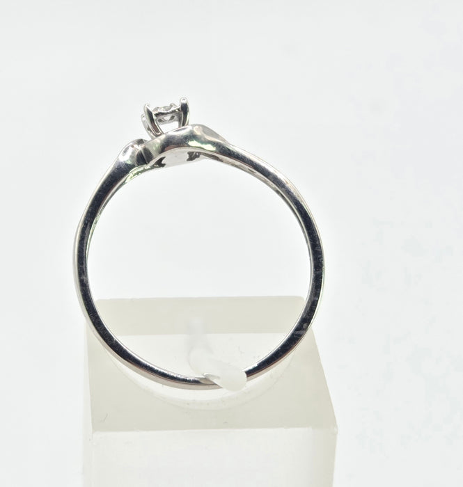 3032 Vintage: 9ct White Gold Seven Diamond Twist Ring