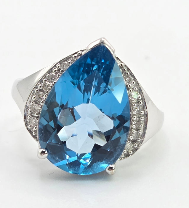 3111 Vintage: 9ct White Gold Blue Topaz & Diamond Cocktail Ring