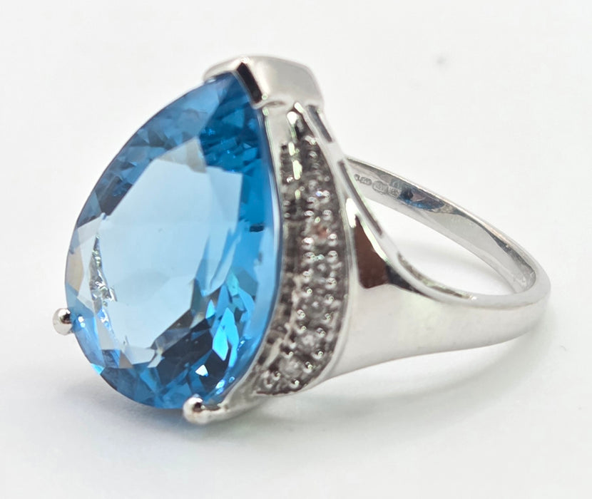 3111 Vintage: 9ct White Gold Blue Topaz & Diamond Cocktail Ring