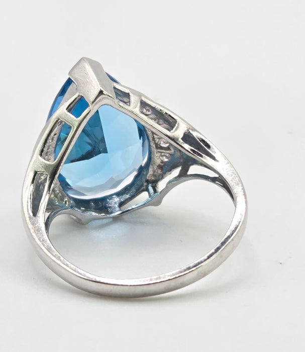 3111 Vintage: 9ct White Gold Blue Topaz & Diamond Cocktail Ring