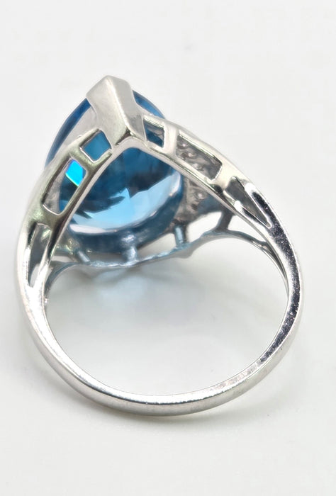 3111 Vintage: 9ct White Gold Blue Topaz & Diamond Cocktail Ring