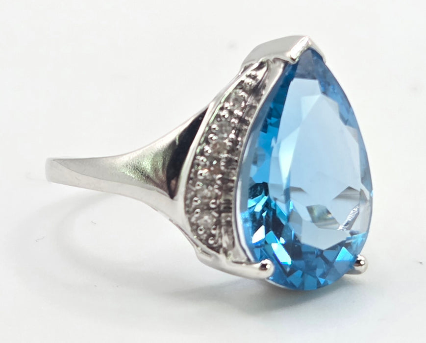 3111 Vintage: 9ct White Gold Blue Topaz & Diamond Cocktail Ring