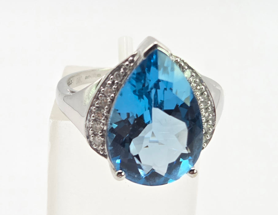 3111 Vintage: 9ct White Gold Blue Topaz & Diamond Cocktail Ring