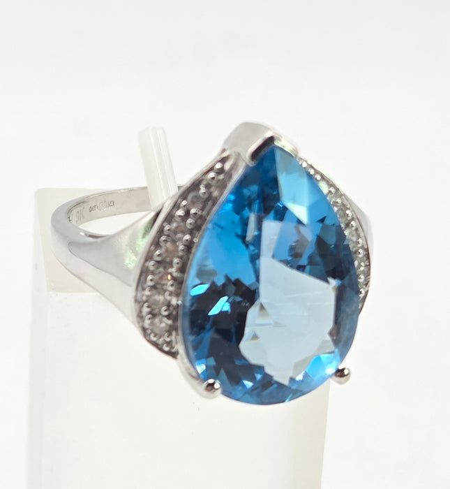 3111 Vintage: 9ct White Gold Blue Topaz & Diamond Cocktail Ring