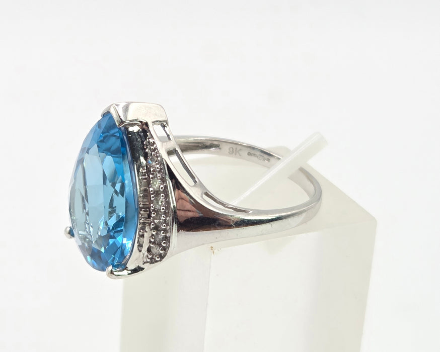 3111 Vintage: 9ct White Gold Blue Topaz & Diamond Cocktail Ring