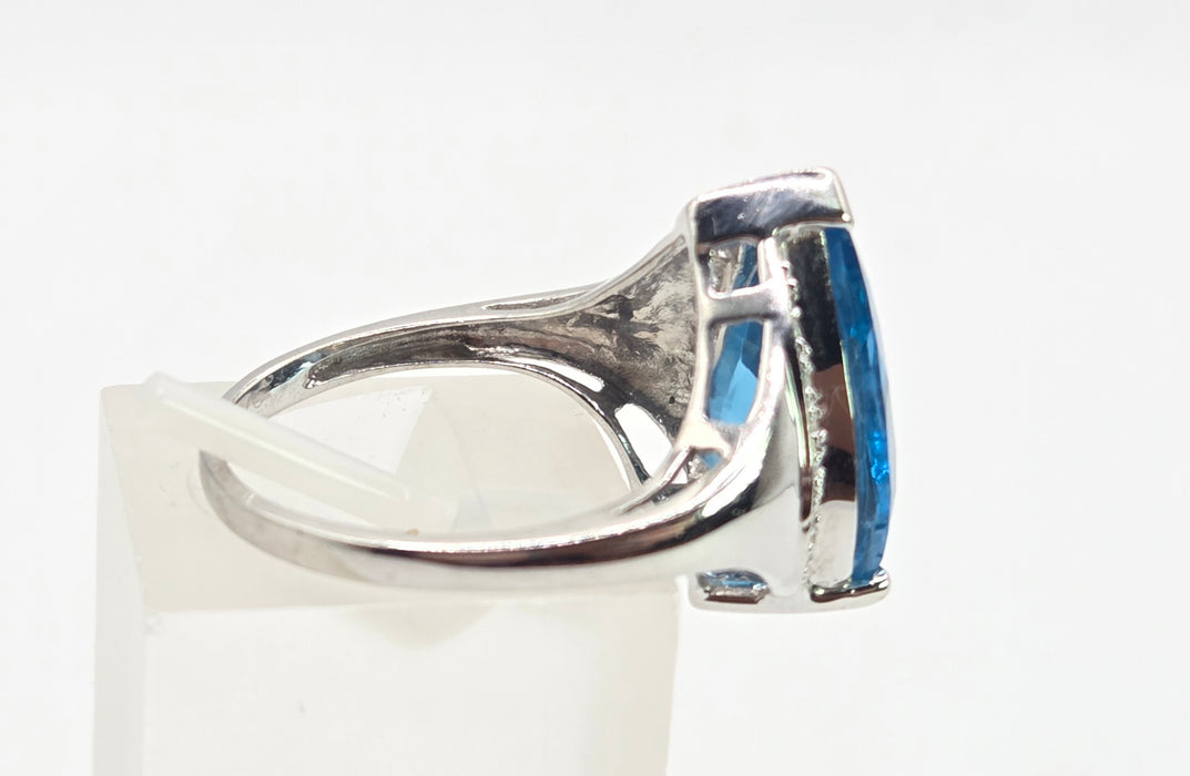 3111 Vintage: 9ct White Gold Blue Topaz & Diamond Cocktail Ring