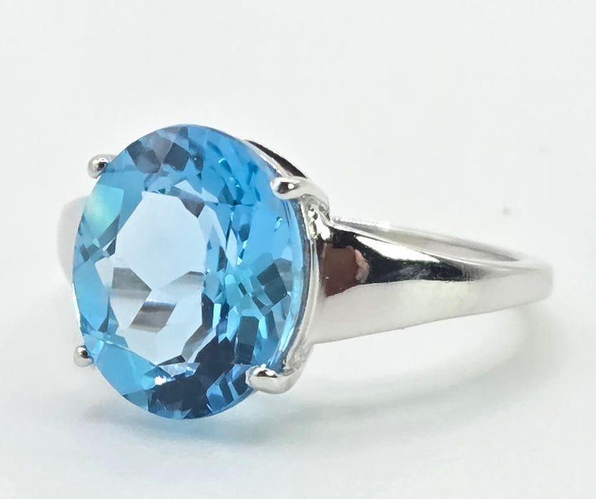 3105 Vintage: 9ct White Gold Swiss Blue Topaz Solitaire Ring
