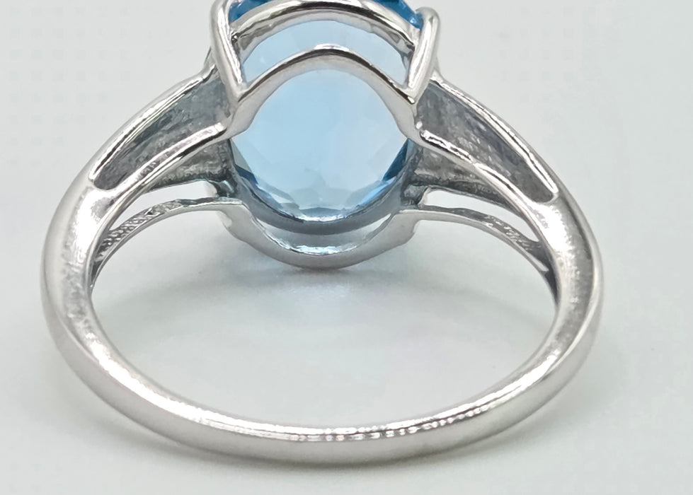 3105 Vintage: 9ct White Gold Swiss Blue Topaz Solitaire Ring
