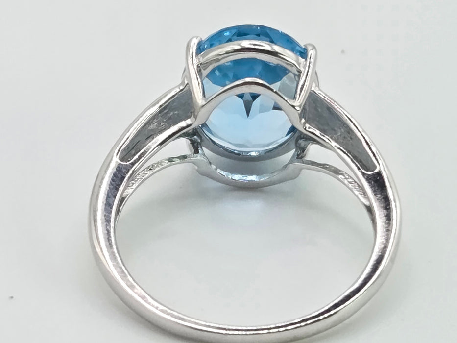 3105 Vintage: 9ct White Gold Swiss Blue Topaz Solitaire Ring