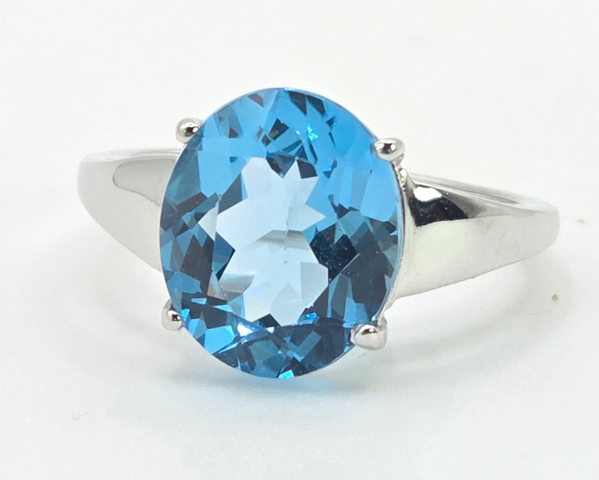 3105 Vintage: 9ct White Gold Swiss Blue Topaz Solitaire Ring