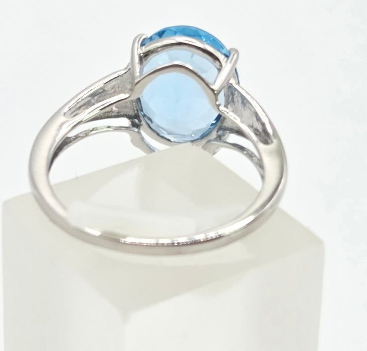 3105 Vintage: 9ct White Gold Swiss Blue Topaz Solitaire Ring