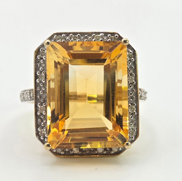3109 Vintage: 9ct Yellow Gold Citrine & Diamond Halo Cocktail Ring