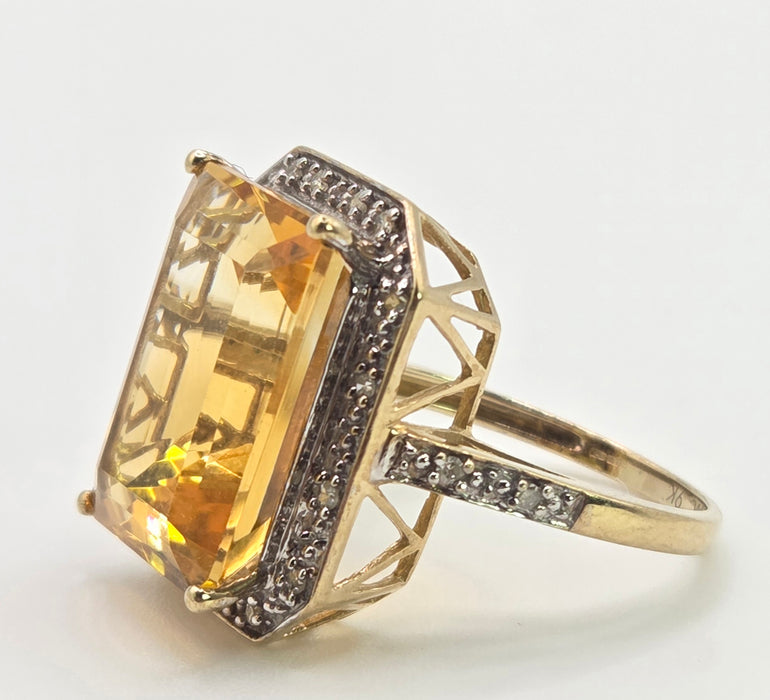 3109 Vintage: 9ct Yellow Gold Citrine & Diamond Halo Cocktail Ring