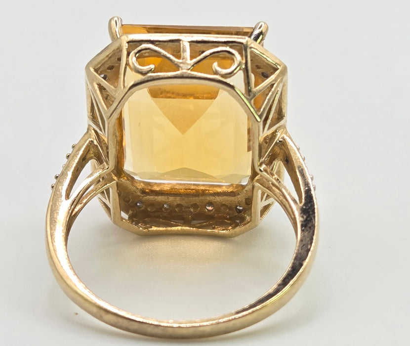 3109 Vintage: 9ct Yellow Gold Citrine & Diamond Halo Cocktail Ring