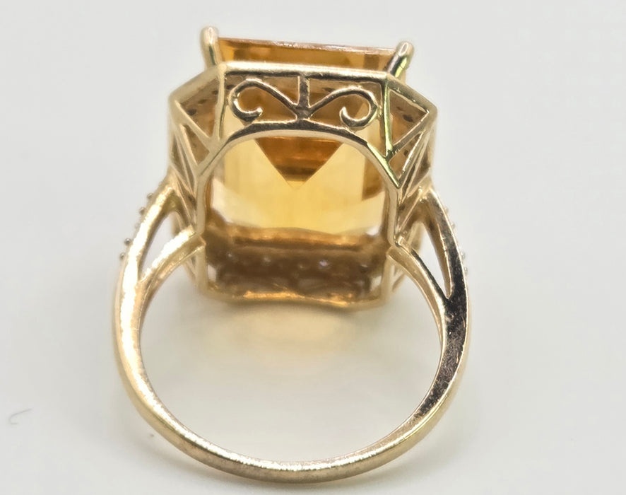 3109 Vintage: 9ct Yellow Gold Citrine & Diamond Halo Cocktail Ring