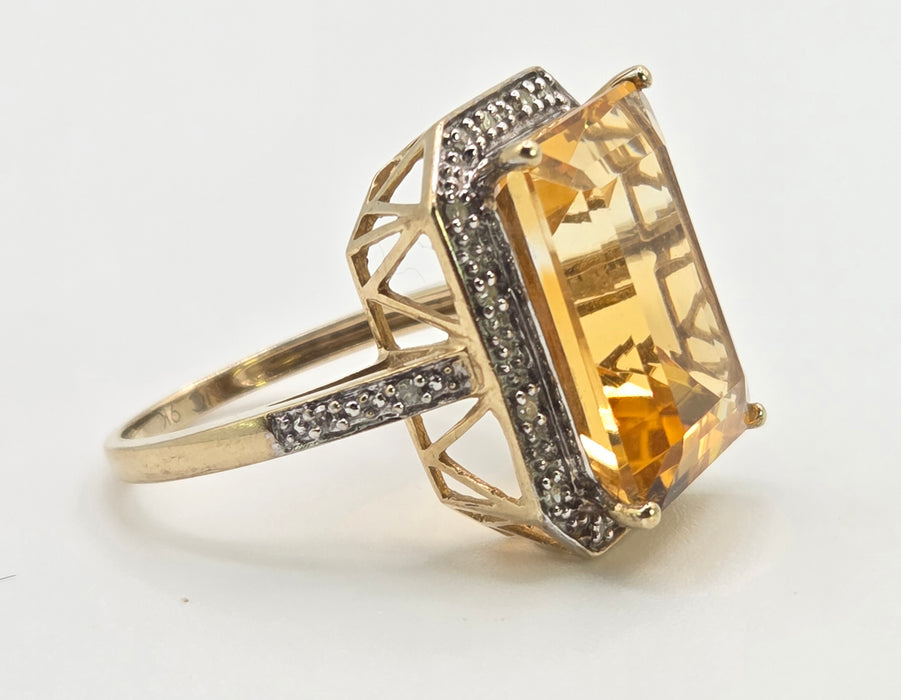 3109 Vintage: 9ct Yellow Gold Citrine & Diamond Halo Cocktail Ring