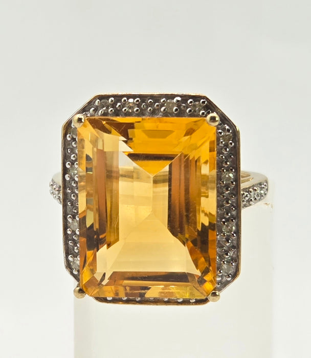 3109 Vintage: 9ct Yellow Gold Citrine & Diamond Halo Cocktail Ring