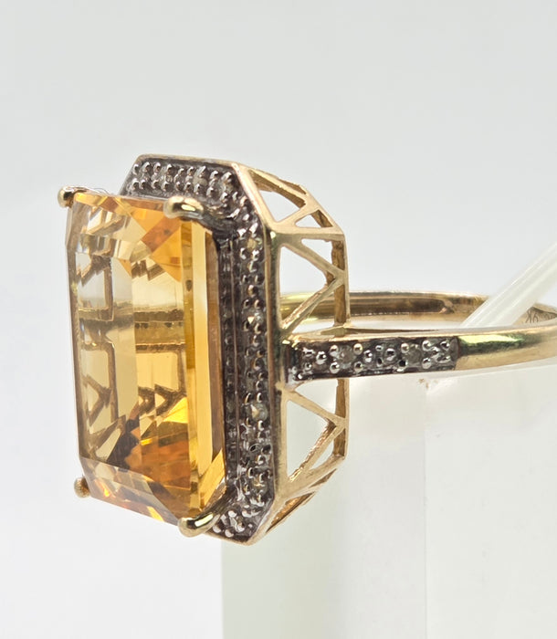 3109 Vintage: 9ct Yellow Gold Citrine & Diamond Halo Cocktail Ring