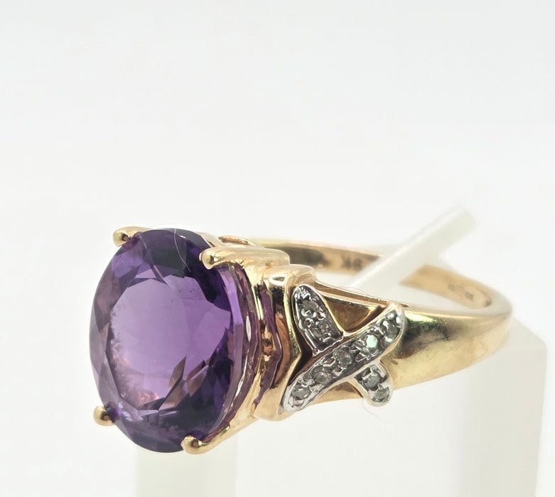3110 Vintage: 9ct Yellow Gold Amethyst & Diamond Cross Shoulder Ring