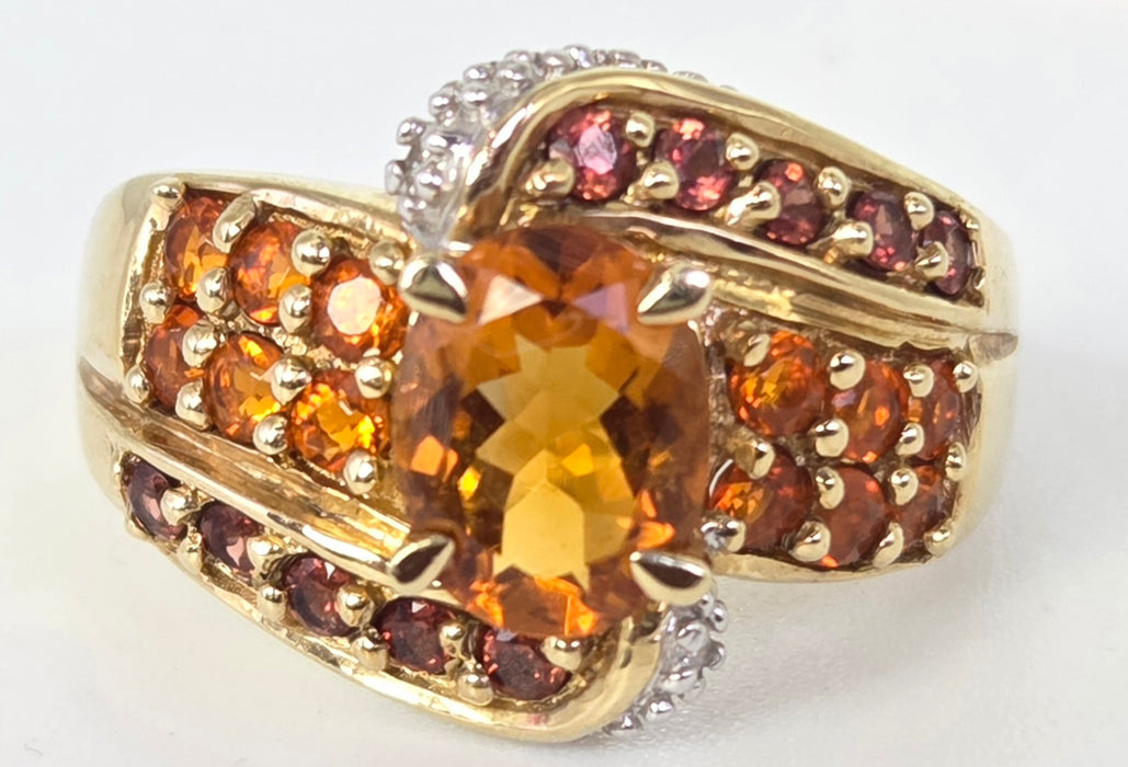 3146 Vintage: 9ct Yellow Gold Citrine & Diamond Crossover Cocktail Ring