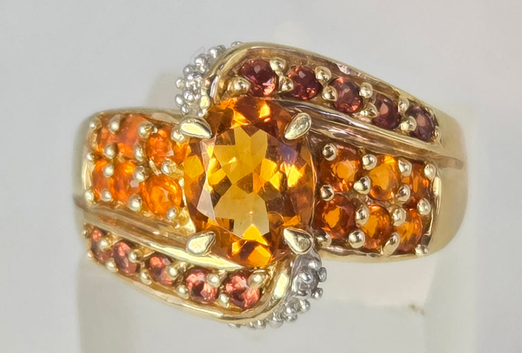 3146 Vintage: 9ct Yellow Gold Citrine & Diamond Crossover Cocktail Ring