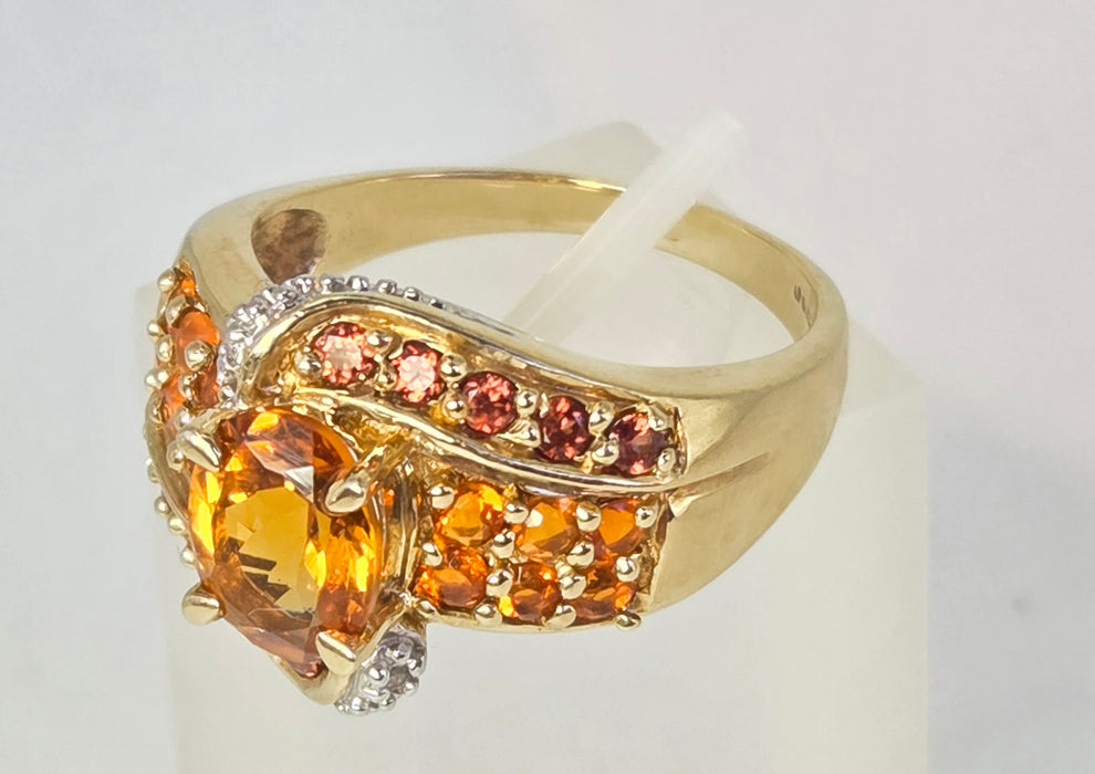 3146 Vintage: 9ct Yellow Gold Citrine & Diamond Crossover Cocktail Ring