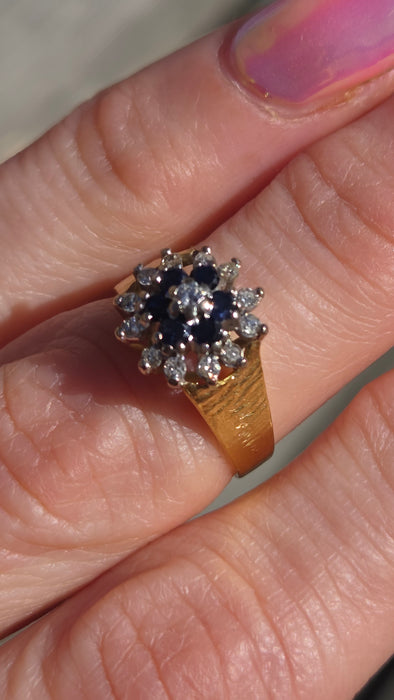 6065 Vintage: 18ct Yellow Gold French Blue Sapphire & Diamond Flower Head Ring — From 1960s