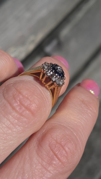 6065 Vintage: 18ct Yellow Gold French Blue Sapphire & Diamond Flower Head Ring — From 1960s
