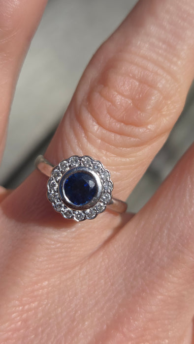 2896: Vintage 18ct White Gold Art Deco Style Blue Sapphire Diamonds Target Ring