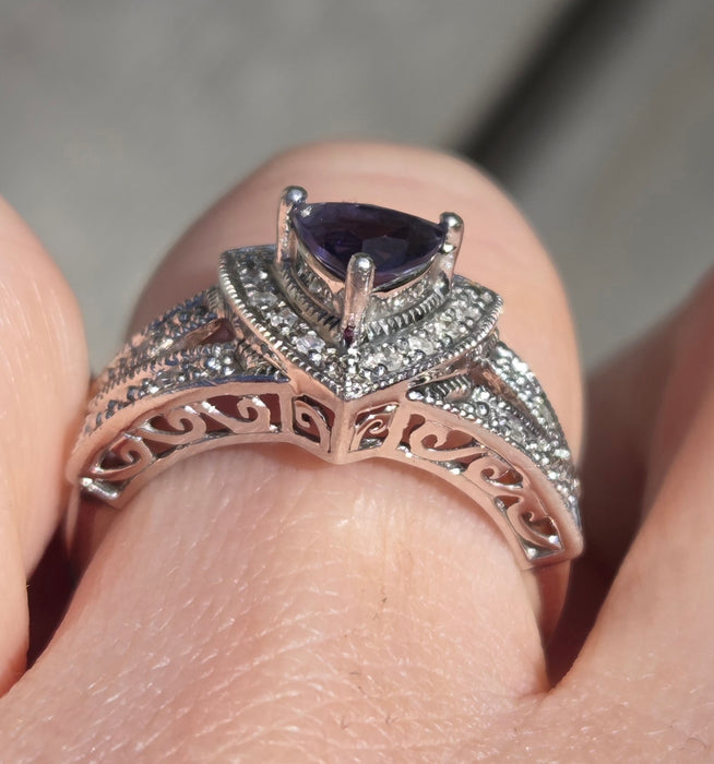 3083: Vintage; 9ct White Gold Trillion- Cut Tanzanite 16 Natural Sparkling Diamonds