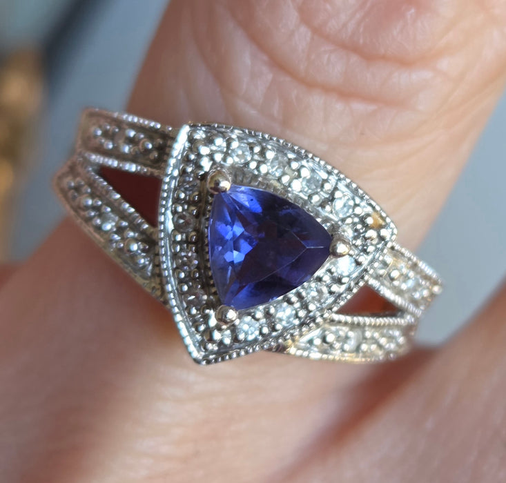 3083: Vintage; 9ct White Gold Trillion- Cut Tanzanite 16 Natural Sparkling Diamonds