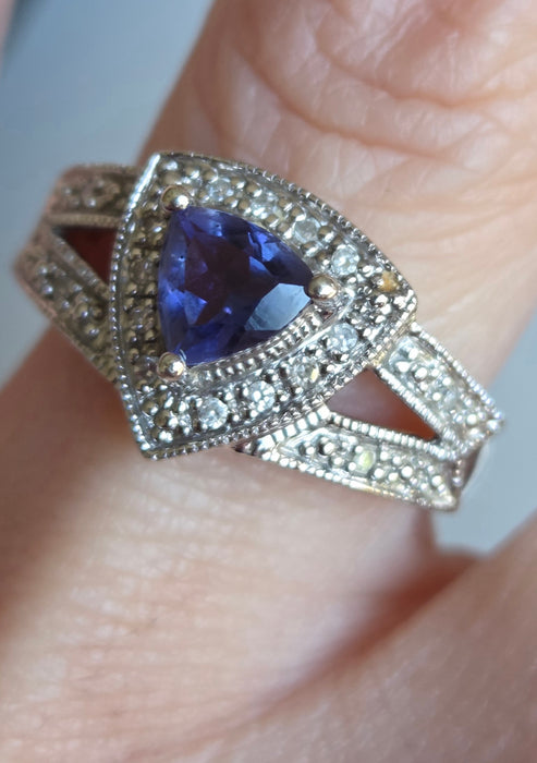3083: Vintage; 9ct White Gold Trillion- Cut Tanzanite 16 Natural Sparkling Diamonds