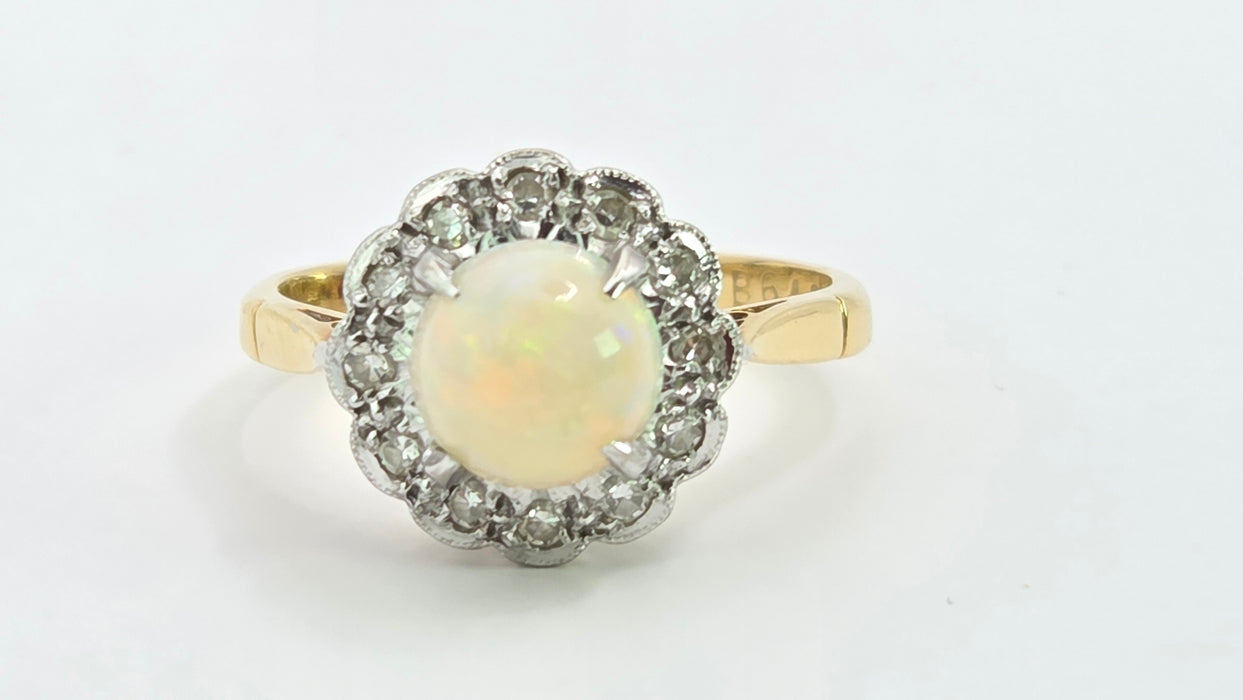 3127 Vintage: 18ct Yellow Gold Opal & Diamond Cluster Ring