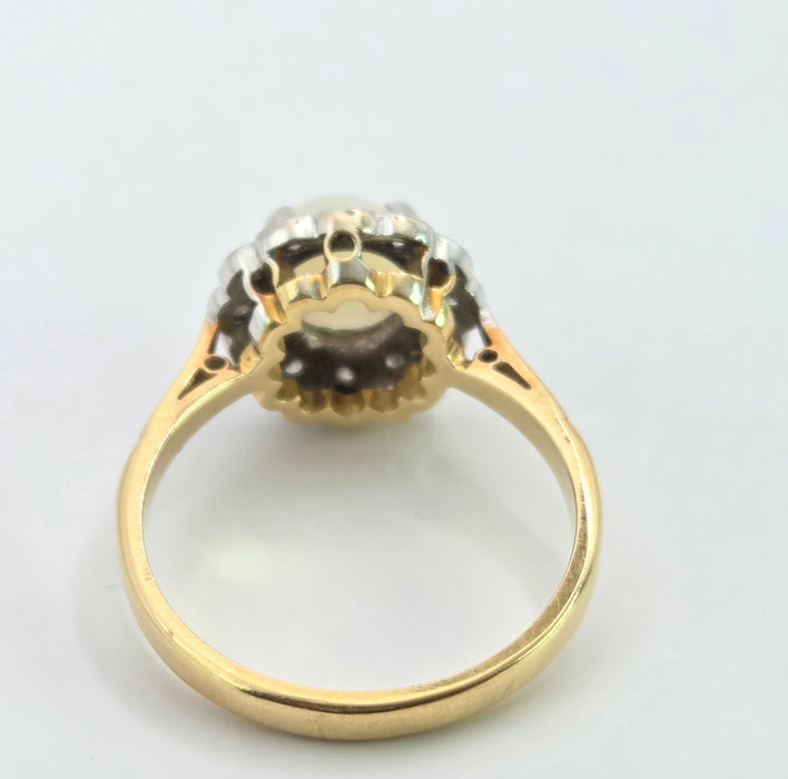 3127 Vintage: 18ct Yellow Gold Opal & Diamond Cluster Ring