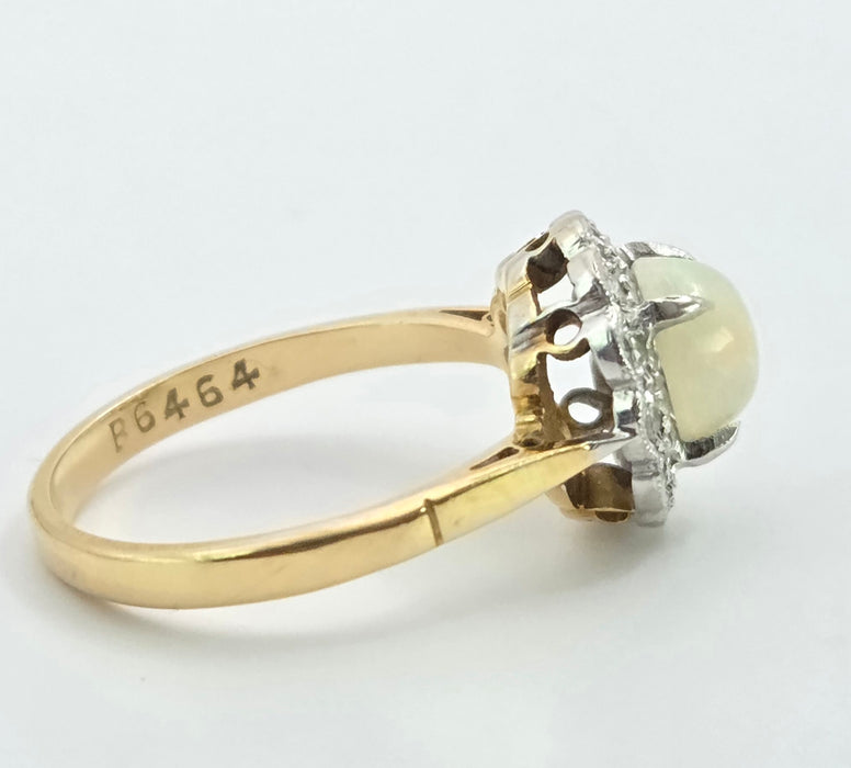 3127 Vintage: 18ct Yellow Gold Opal & Diamond Cluster Ring